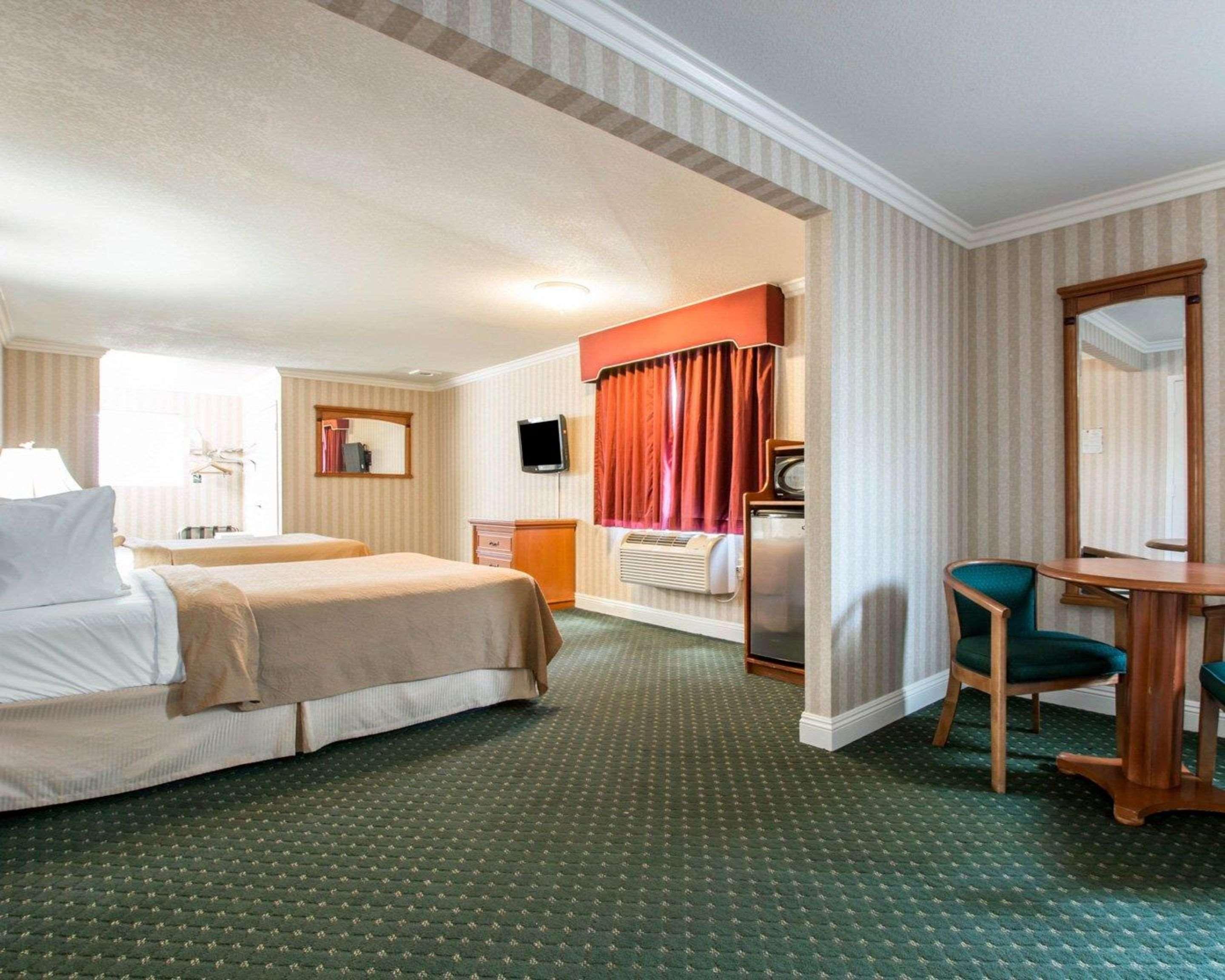 Quality Inn & Suites Anaheim Maingate Екстер'єр фото