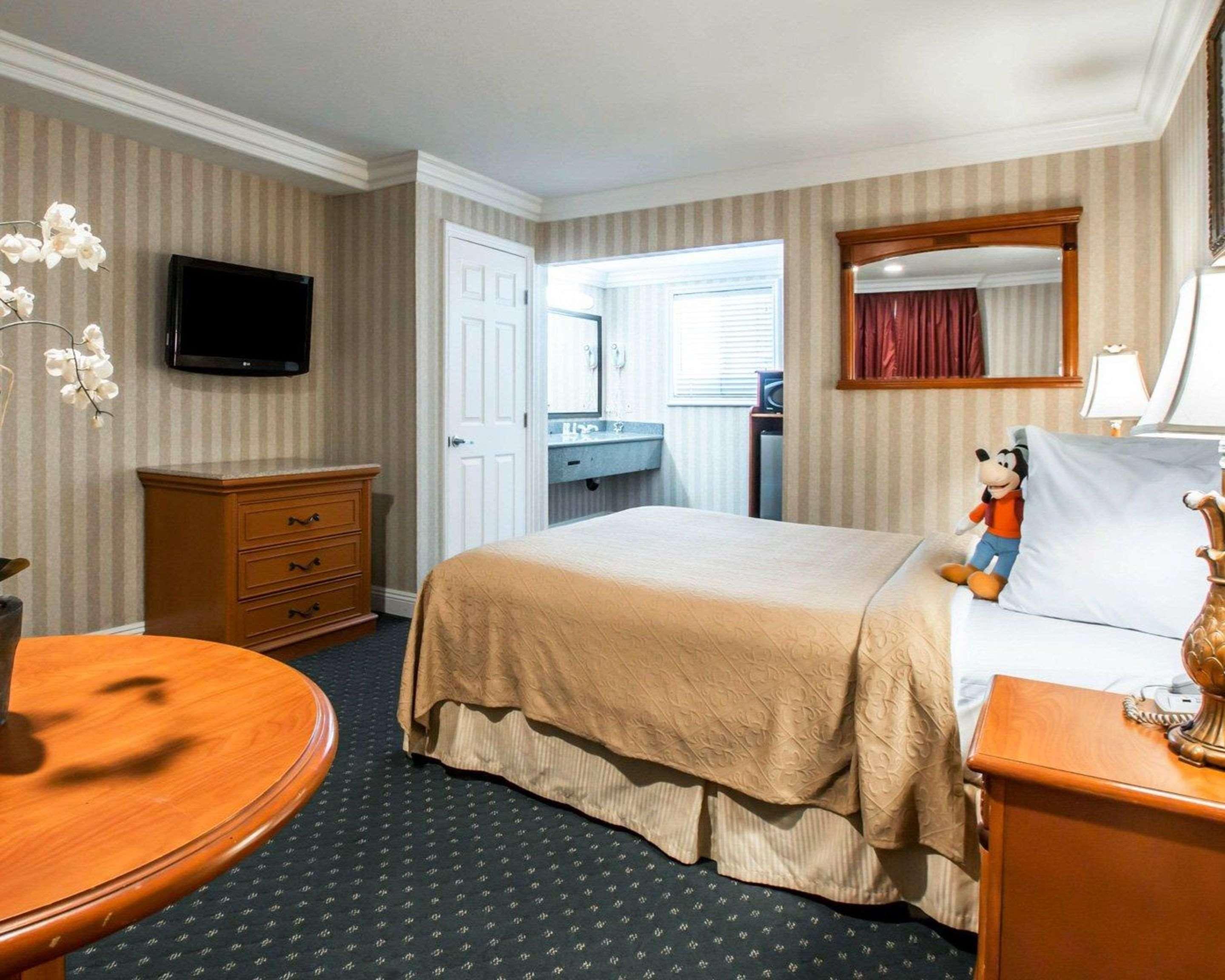 Quality Inn & Suites Anaheim Maingate Екстер'єр фото
