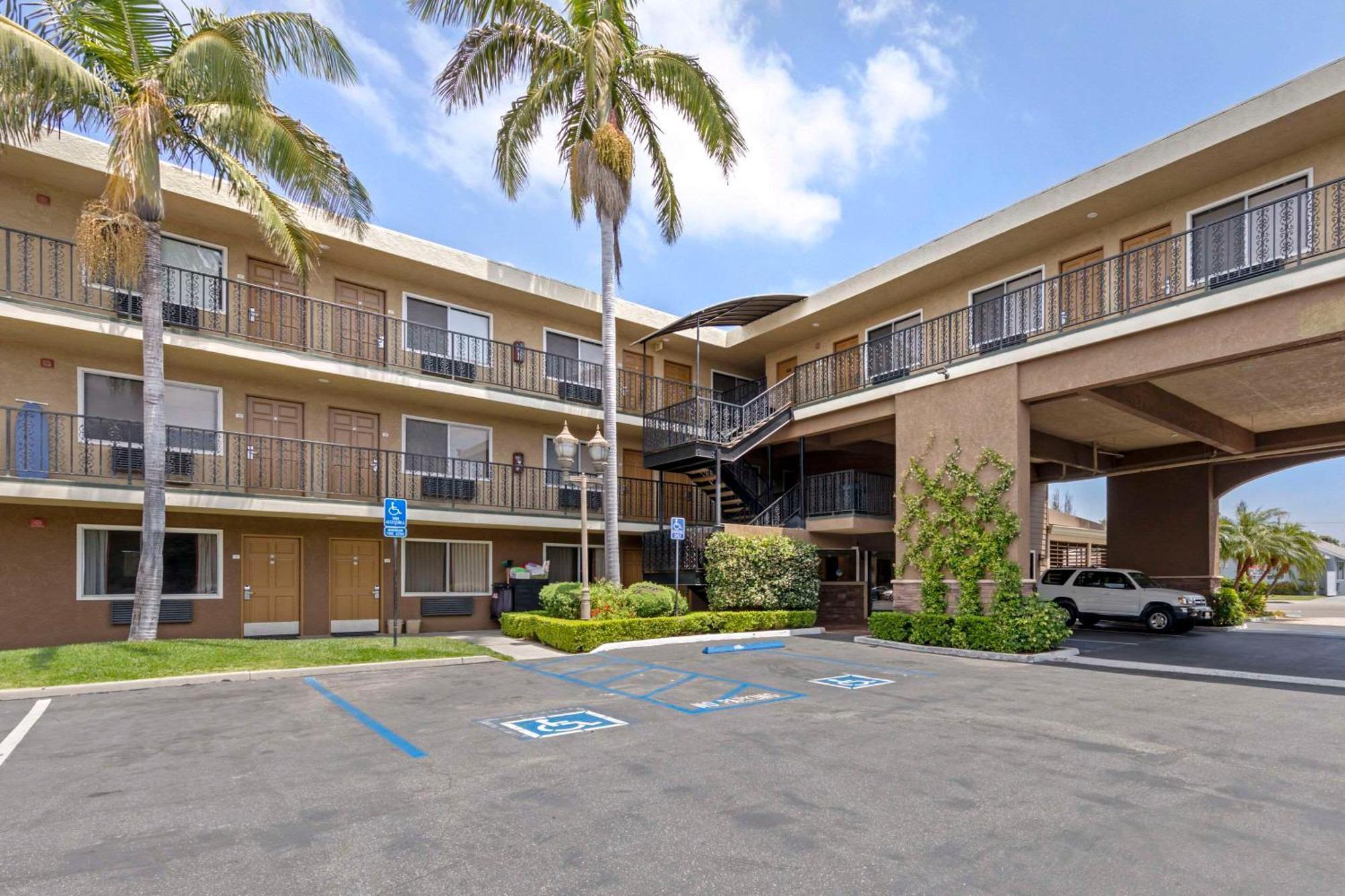 Quality Inn & Suites Anaheim Maingate Екстер'єр фото